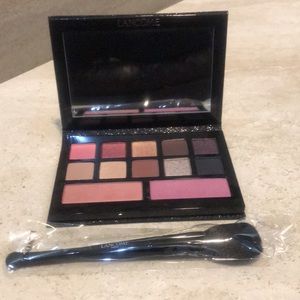 LANCOME EYE SHADOW AND BLUSH PALETTE + BRUSH
BNWOT